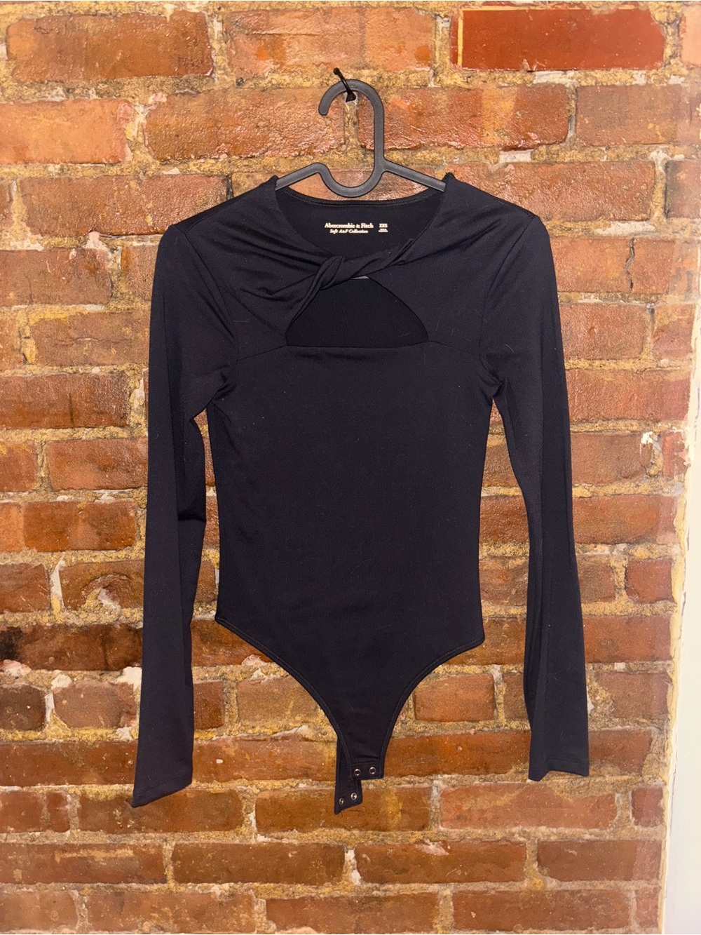 Abercrombie & Fitch Black Long-Sleeve Twist Keyhole Bodysuit